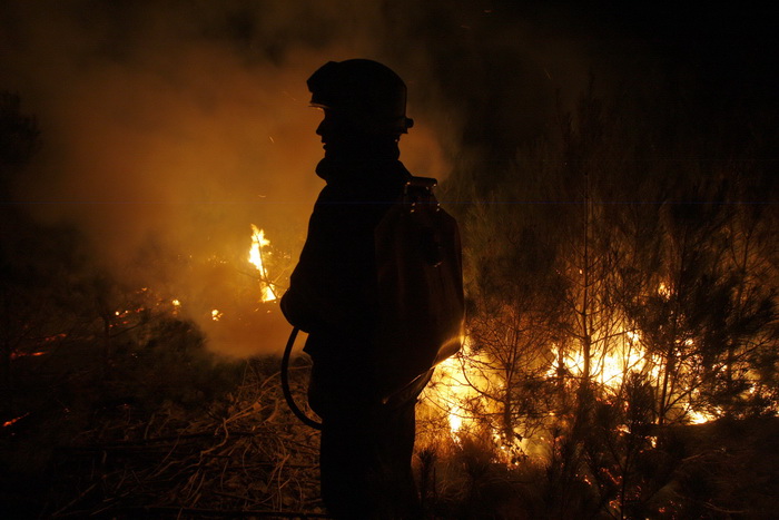 Zadar, 070311. Vatrogasci iz Zadra od popodnevnih sati bore se sa pozarom koji je izbio na podrucju izmedju Zadra i Murvice, tocnije na predjelu Baricevici. Foto: Jure Miskovic / CROPIX