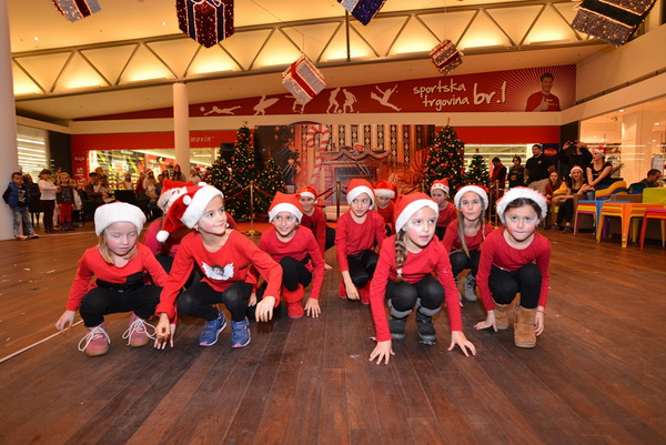 Sveti Nikola u Supernova centru 6. prosinca 2016.  Foto: Iva Perinčić