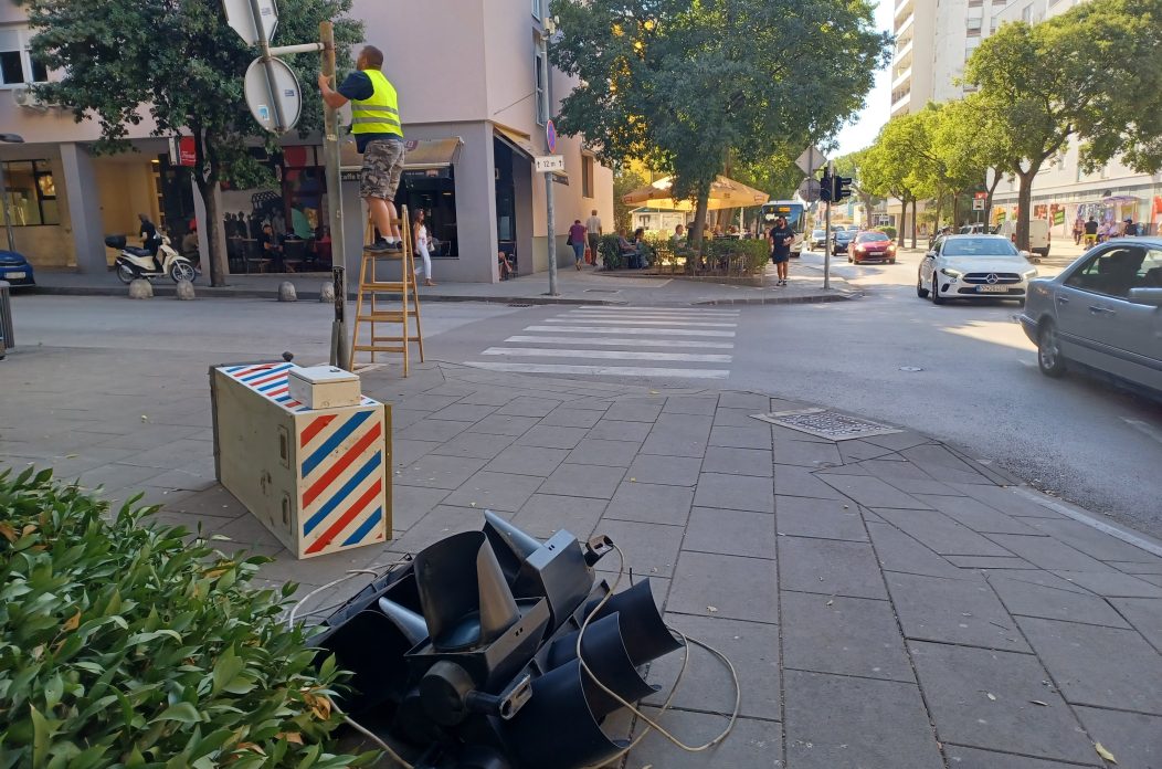 Postavljaju se novi semafori kod Male pošte semafor mala posta Postavljaju se novi semafori kod Male pošte semafor mala posta