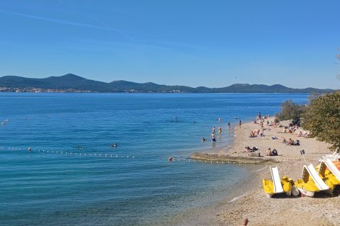 kolovare listopad 2025 "Bablje lito" usred listopada, na zadarskim plažama kupača još ima