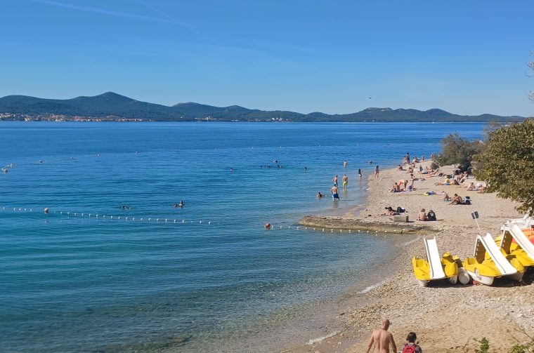 "Bablje lito" usred listopada, na zadarskim plažama kupača još ima