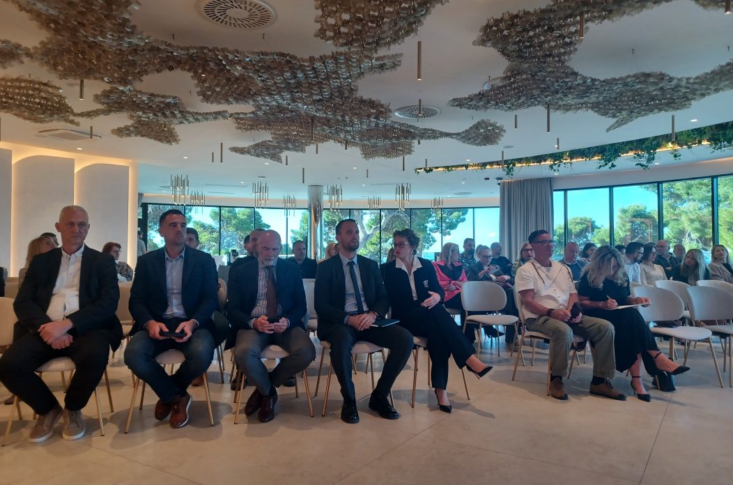 pinija, sime erlic pinija, sime erlic