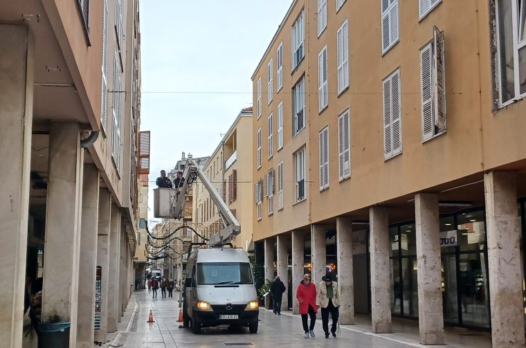 Blagdanski ukrasi kalelarga