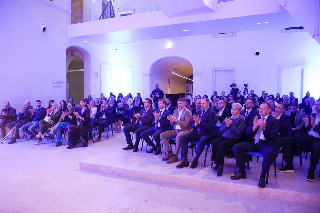 1000178608 1000178608