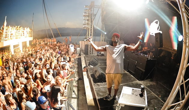 Zrce, 020712,
Nocni zivot na plazi Zrce.
Hideout Festival, do sada bio najposjeceniji dan , s oko otprilike 5000 posjetitelja samo u Aquariusu. Kao zvijezda veceri nastupio je Skrillex , a osim njega nastupali su Skream and Benga, Chase and Status, Sub Fo