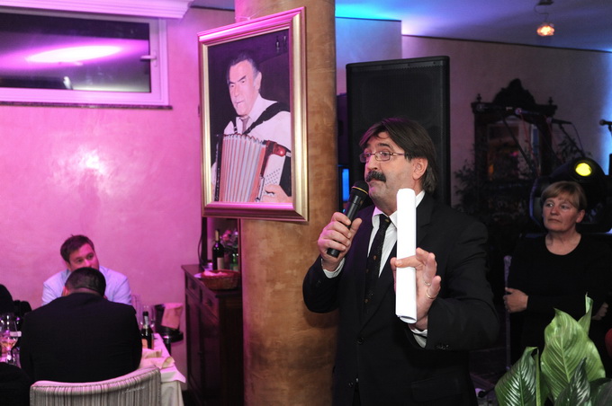 Zadar, 280213.
Poznati restoran Niko na zadarskoj Puntamici je veceras uz bogatu veceru i pjesmu brojnih izvodjaca sa svojim prijateljima i cestim gostima proslavio 50 godina od otvorenja. Na veceri su se pojavili brojni kumovi restorana kroz godine poput