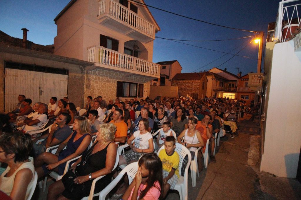 Željko Pervan i društvo nasmijali Bibinjce do suza