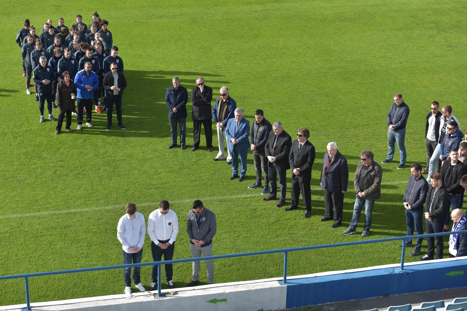 Na stadionu u Stanovima obilježena 10. obljetnica smrti Hrvoja Ćustića Na stadionu u Stanovima obilježena 10. obljetnica smrti Hrvoja Ćustića