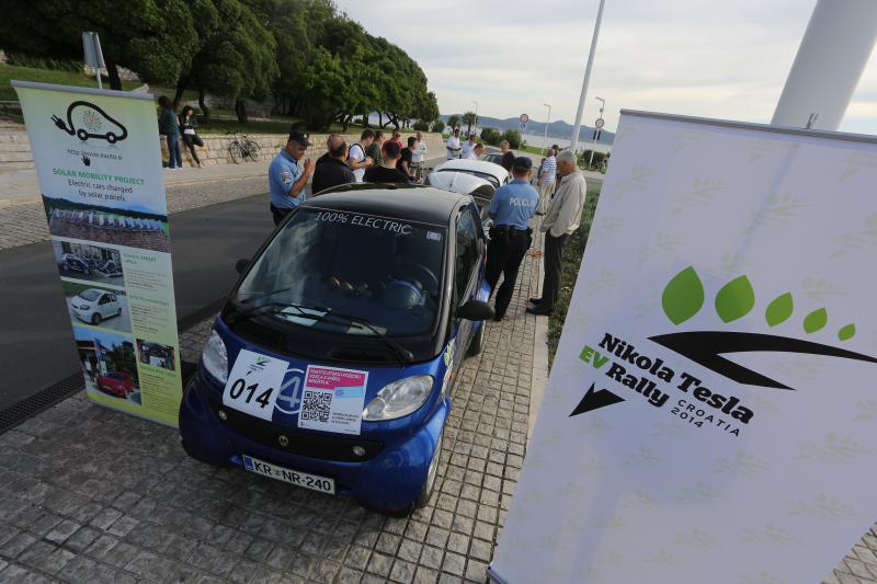 Pokraj Pozdrava Suncu u sklopu Nikola Tesla EV Rally-a predstavljeni su automobili na elektricni pogon. Photo: Filip Brala/PIXSELL Pokraj Pozdrava Suncu u sklopu Nikola Tesla EV Rally-a predstavljeni su automobili na elektricni pogon. Photo: Filip Brala/PIXSELL