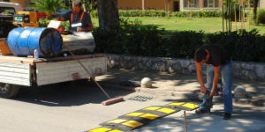 ležeći policajci (foto: Metkovic.hr) ležeći policajci (foto: Metkovic.hr)