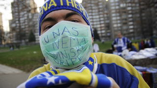 Zenica,181109.
Atmosfera uoci utakmice za odlazak na SP u nogometu izmedju Bosne i Hercegovine i Portugala. Navijaci Bosne i Hercegovine su spremni za navijanje.
Foto: Dado Ruvic / CROPIX