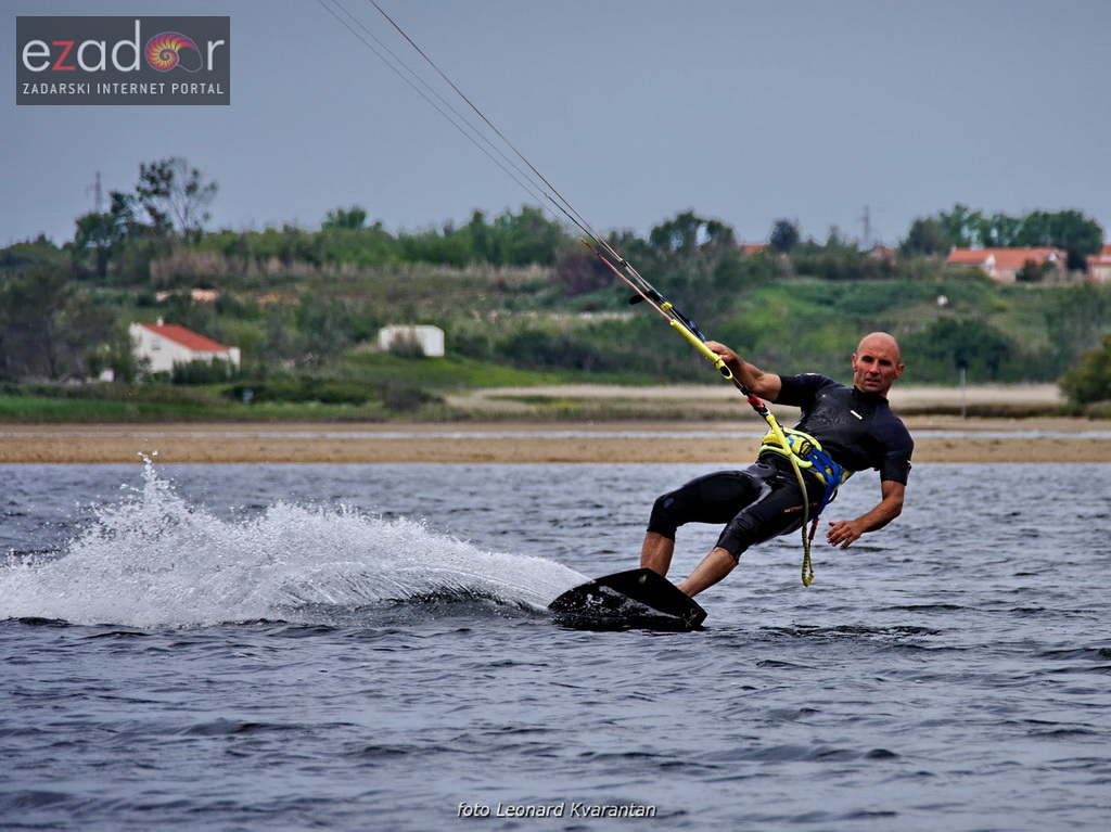 Kiteri guštali u refulima ninske bure Kiteri guštali u refulima ninske bure