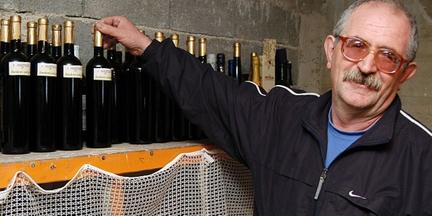 nadin 23.01.2008. vinar 1.nagrada za crno vino u stankovcima, foto: www.seebiz.neta nadin 23.01.2008. vinar 1.nagrada za crno vino u stankovcima, foto: www.seebiz.neta