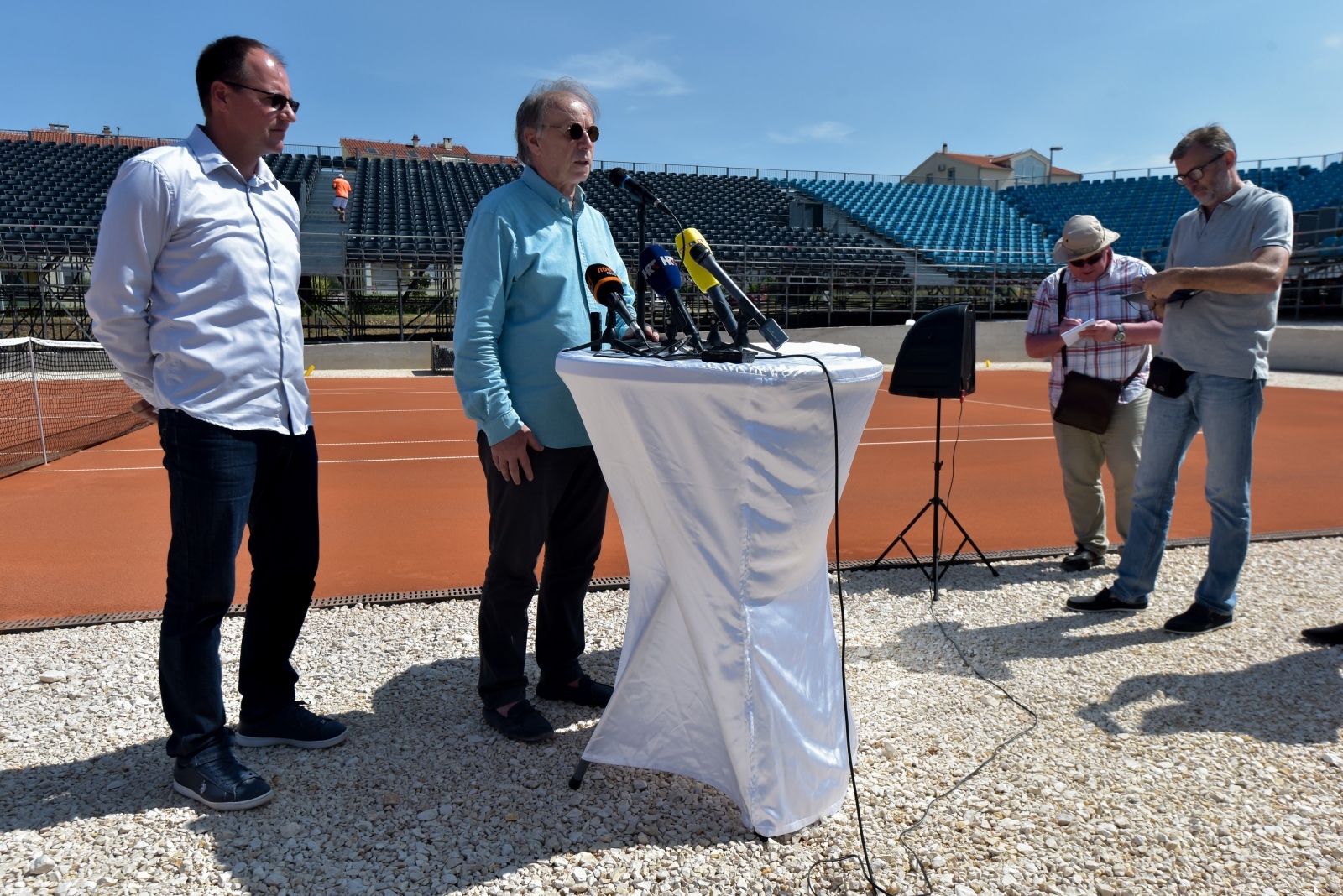 Pri kraju radovi na montažnim tribinama teniskog terena u SC Višnjik
