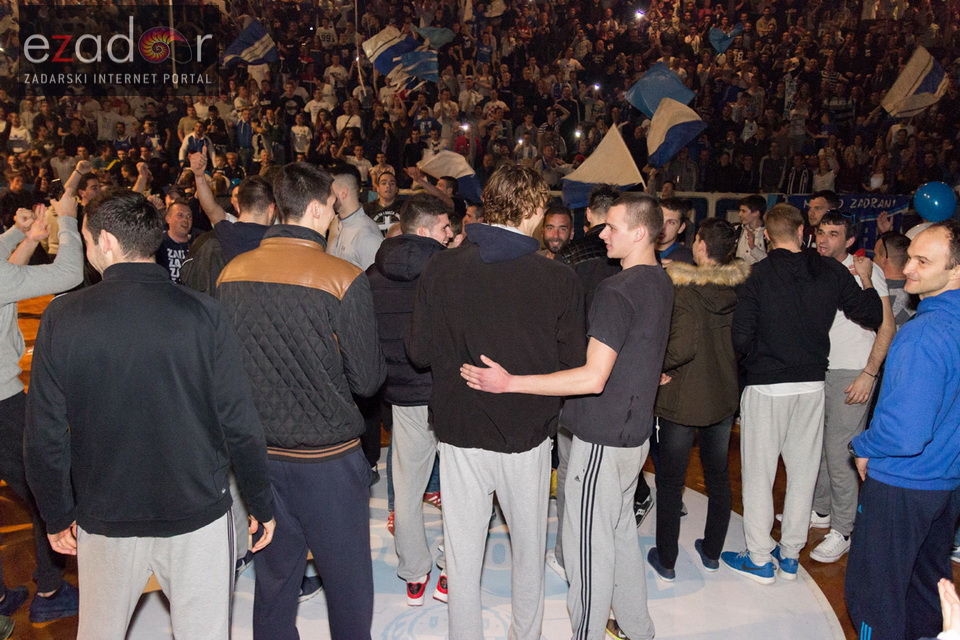 Humanitarno gledanje utakmice Zadar-Cibona (85-84) u Jazinama Humanitarno gledanje utakmice Zadar-Cibona (85-84) u Jazinama