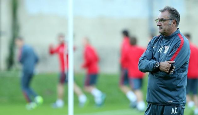 05.10.2015., Zagreb – Hrvatska nogometna reprezentacija odrzala je trening na pomocnom terenu Hitrec-Kacian stadiona u Maksimiru u sklopu priprema za nadolazecu kvalifikacijsku utakmicu s Bugarskom za odlazak na Europsko prvenstvo. Ante Cacic, novi izborn