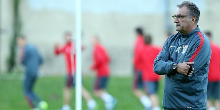 05.10.2015., Zagreb – Hrvatska nogometna reprezentacija odrzala je trening na pomocnom terenu Hitrec-Kacian stadiona u Maksimiru u sklopu priprema za nadolazecu kvalifikacijsku utakmicu s Bugarskom za odlazak na Europsko prvenstvo. Ante Cacic, novi izborn