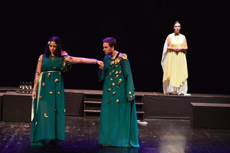 Premijera predstave “U sjeni” udruge “Igrajmo se” Premijera predstave “U sjeni” udruge “Igrajmo se”