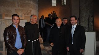 Kiparska izložba “Vjetar iz duše” fra Jokaima Gregova u crkvi Sv. Donata Kiparska izložba “Vjetar iz duše” fra Jokaima Gregova u crkvi Sv. Donata