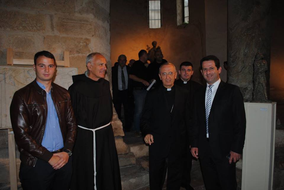 Kiparska izložba “Vjetar iz duše” fra Jokaima Gregova u crkvi Sv. Donata Kiparska izložba “Vjetar iz duše” fra Jokaima Gregova u crkvi Sv. Donata