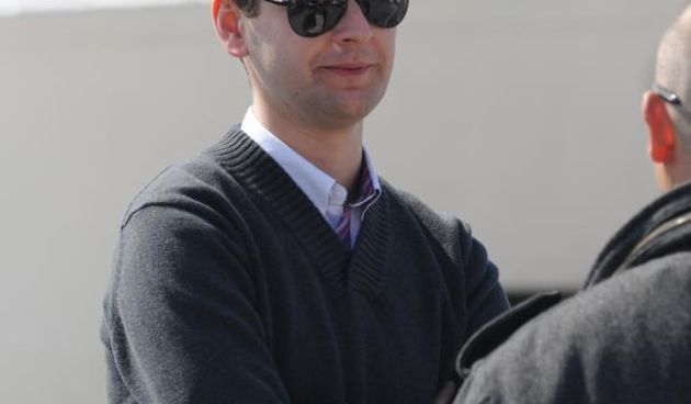 Sibenik – Najmladji nacelnik u Hrvatskoj, nacelnik Opcine Pirovac Ivan Gulam u razgovoru sa prijateljem. Photo: Hrvoje Jelavic/PIXSELL