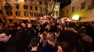 Tisuće Zadrana uživalo na krcatom Narodnom trgu i Tgu Petra Zoranića uz Tomislava Bralića i klapu Intrade Tisuće Zadrana uživalo na krcatom Narodnom trgu i Tgu Petra Zoranića uz Tomislava Bralića i klapu Intrade