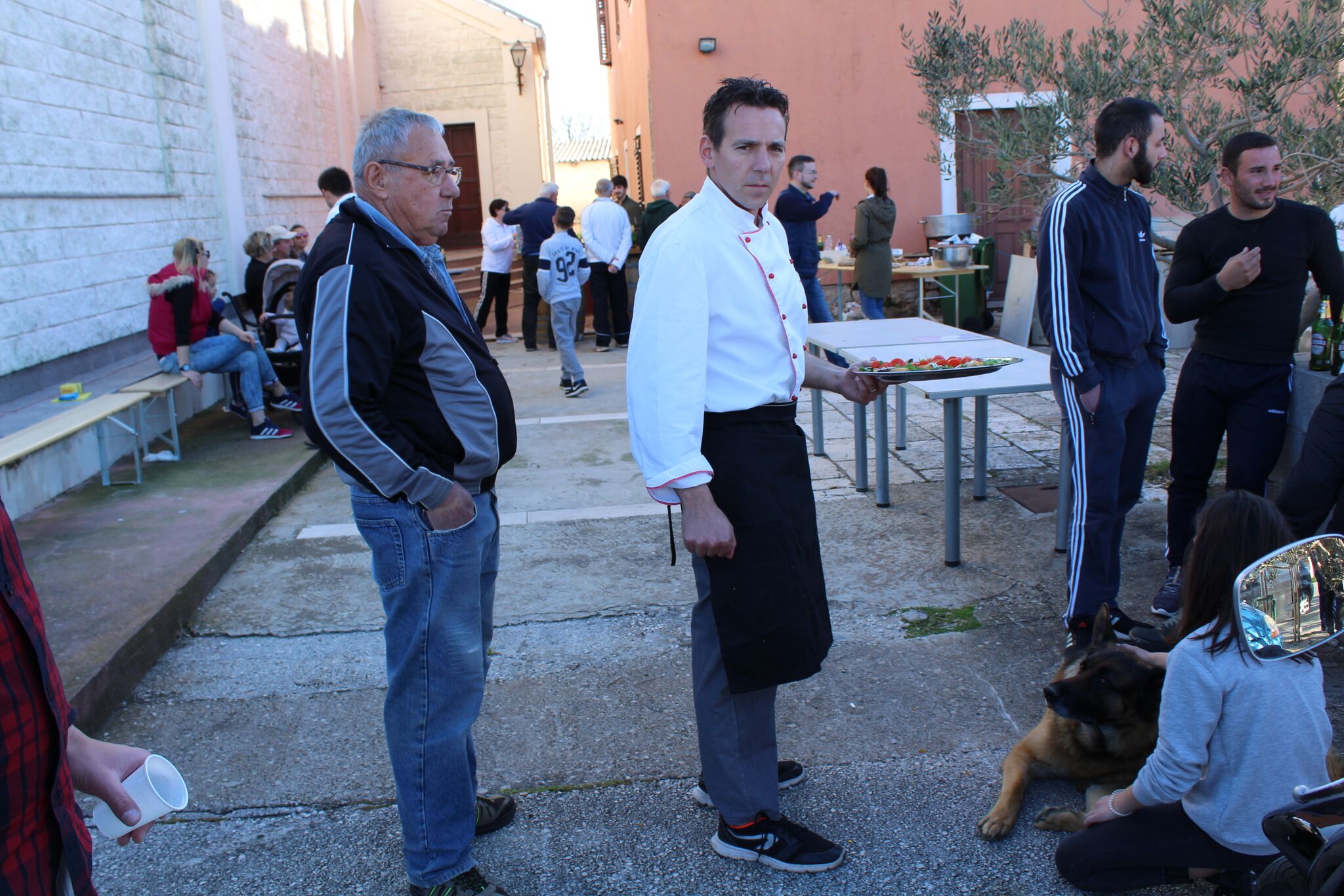 Udruga mladih Ploče i Dračevca uredila stari zog i počastila rižotom