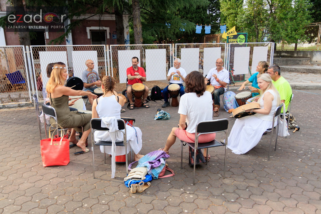 Simboličnim rušenjem zida započeo je urbani festival KvartArt na Voštarnici