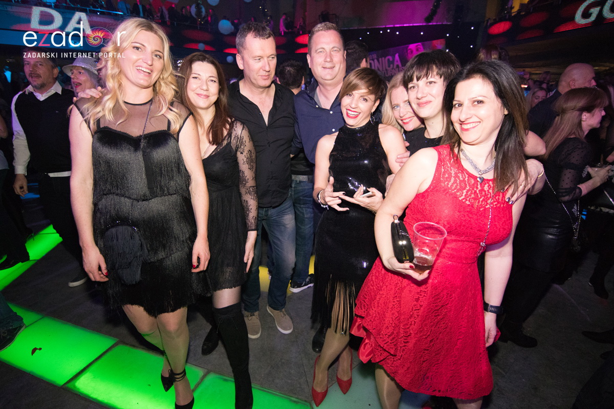 Ludnica u Saturnusu: Najbolji doček u svemiru i šire Ludnica u Saturnusu: Najbolji doček u svemiru i šire