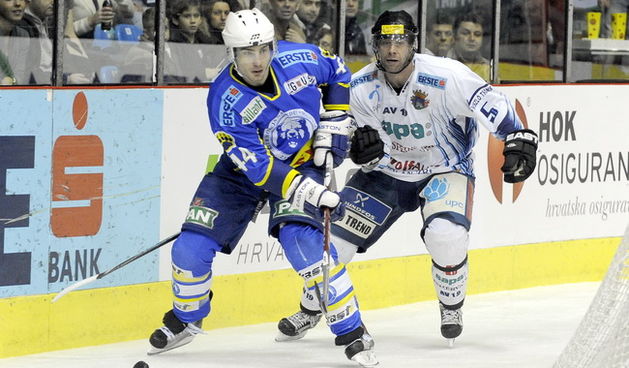 Zagreb, 190210. Ledena dvorana Doma sportova, EBEL liga, 54. kolo, susret ekipa KHL Medvescaka i Alba Volan (Madjarska). Na slici: Mike Ouellette 44, Oscar Akestrom 5. Foto: Damir Krajac / CROPIX