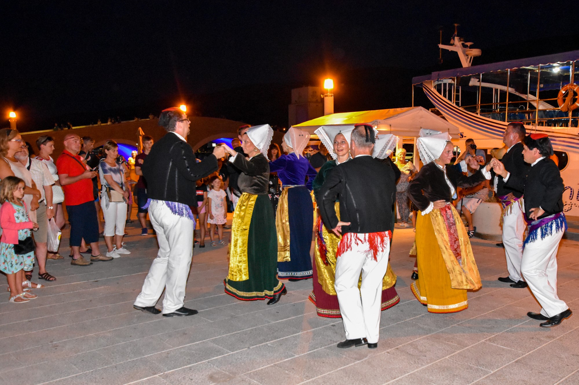 Etno večer s KUD Družina u Pagu Etno večer s KUD Družina u Pagu