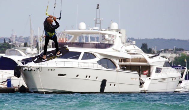 Na krilima juga: surferi i kiteri uživaju na Vitrenjaku
