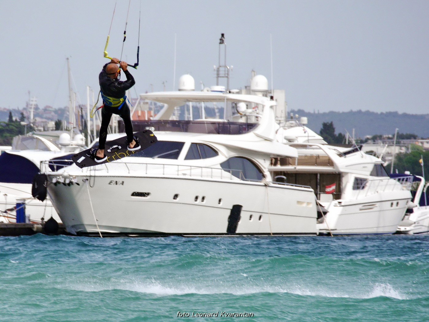 Na krilima juga: surferi i kiteri uživaju na Vitrenjaku