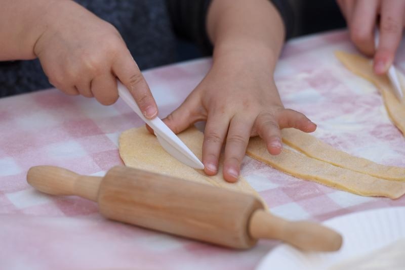 Podnevni dječji doček Nove na Narodnom trgu uz kulinarsku radioniicu i koncert Ivana Zaka