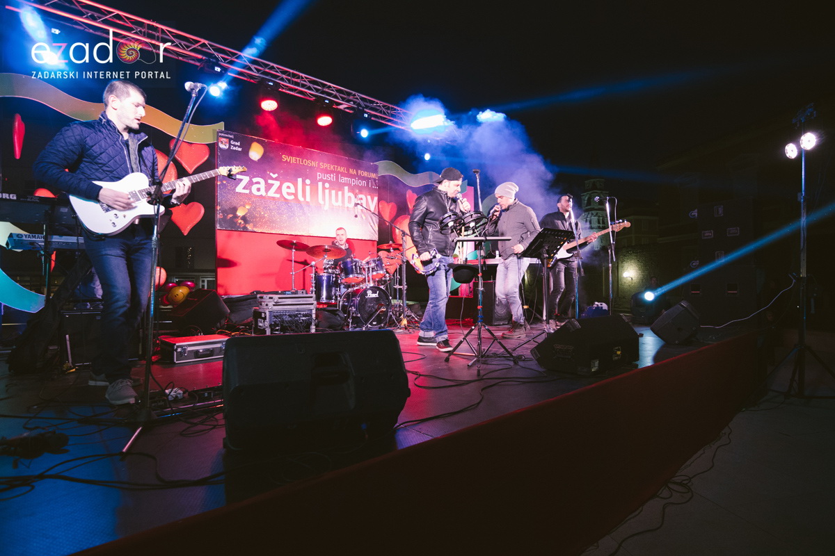 Humanitarni svjetlosni spektakl “Zaželi ljubav 2018.” @ Forum