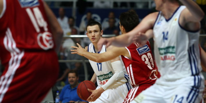 Zagreb, 180513.
Dvorana Kresimira Cosica. Kosarkaska utakmica polufinala doigravanja za prvaka Hrvatske (1 utakmica) izmedju KK Zadar i KK Cedevita.
Na fotografiji: igrac Zadra Marko Ramljak.
Foto: Jure Miskovic / CROPIX Zagreb, 180513.
Dvorana Kresimira Cosica. Kosarkaska utakmica polufinala doigravanja za prvaka Hrvatske (1 utakmica) izmedju KK Zadar i KK Cedevita.
Na fotografiji: igrac Zadra Marko Ramljak.
Foto: Jure Miskovic / CROPIX