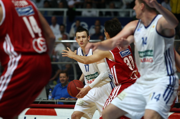 Zagreb, 180513.
Dvorana Kresimira Cosica. Kosarkaska utakmica polufinala doigravanja za prvaka Hrvatske (1 utakmica) izmedju KK Zadar i KK Cedevita.
Na fotografiji: igrac Zadra Marko Ramljak.
Foto: Jure Miskovic / CROPIX Zagreb, 180513.
Dvorana Kresimira Cosica. Kosarkaska utakmica polufinala doigravanja za prvaka Hrvatske (1 utakmica) izmedju KK Zadar i KK Cedevita.
Na fotografiji: igrac Zadra Marko Ramljak.
Foto: Jure Miskovic / CROPIX