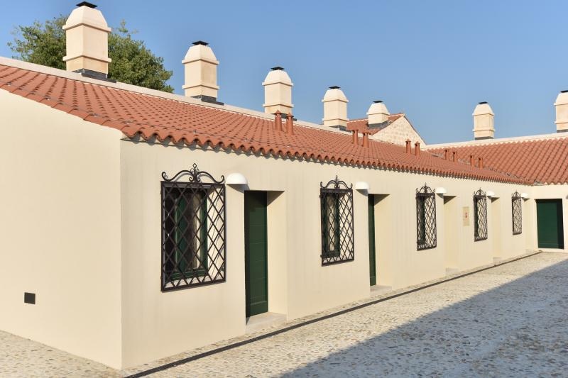 Han Maskovica izgradjen u 17. stoljecu i sluzio je u civilne svrhe kao svratiste, odmoriste i rezidencija. Objekt je izgradio Jusuf Maskovic, visoki dostojanstvenik na turskom dvoru, inace rodom iz Vrane ili iz Pakostana. Zapocet je u vrijeme izbijanja K Han Maskovica izgradjen u 17. stoljecu i sluzio je u civilne svrhe kao svratiste, odmoriste i rezidencija. Objekt je izgradio Jusuf Maskovic, visoki dostojanstvenik na turskom dvoru, inace rodom iz Vrane ili iz Pakostana. Zapocet je u vrijeme izbijanja K