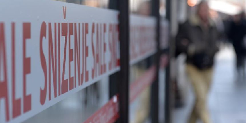 02.01.2014., Zagreb – Novogodnisnja snizenja po ducanima u centru grada. Photo: Marko Lukunic/PIXSELL Autor Marko Lukunic/PIXSELL KLJUČNE RIJEČI centar, grad, izlog, ducan, snizenje 02.01.2014., Zagreb – Novogodnisnja snizenja po ducanima u centru grada. Photo: Marko Lukunic/PIXSELL Autor Marko Lukunic/PIXSELL KLJUČNE RIJEČI centar, grad, izlog, ducan, snizenje