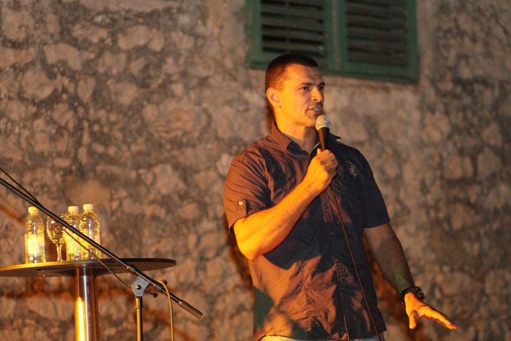 Željko Pervan i društvo nasmijali Bibinjce do suza