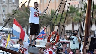 Svečani doček zadarskih Vatrenih: Jedrenjakom Branimir plovili od Gradskog mosta do gata na zadarskoj rivi