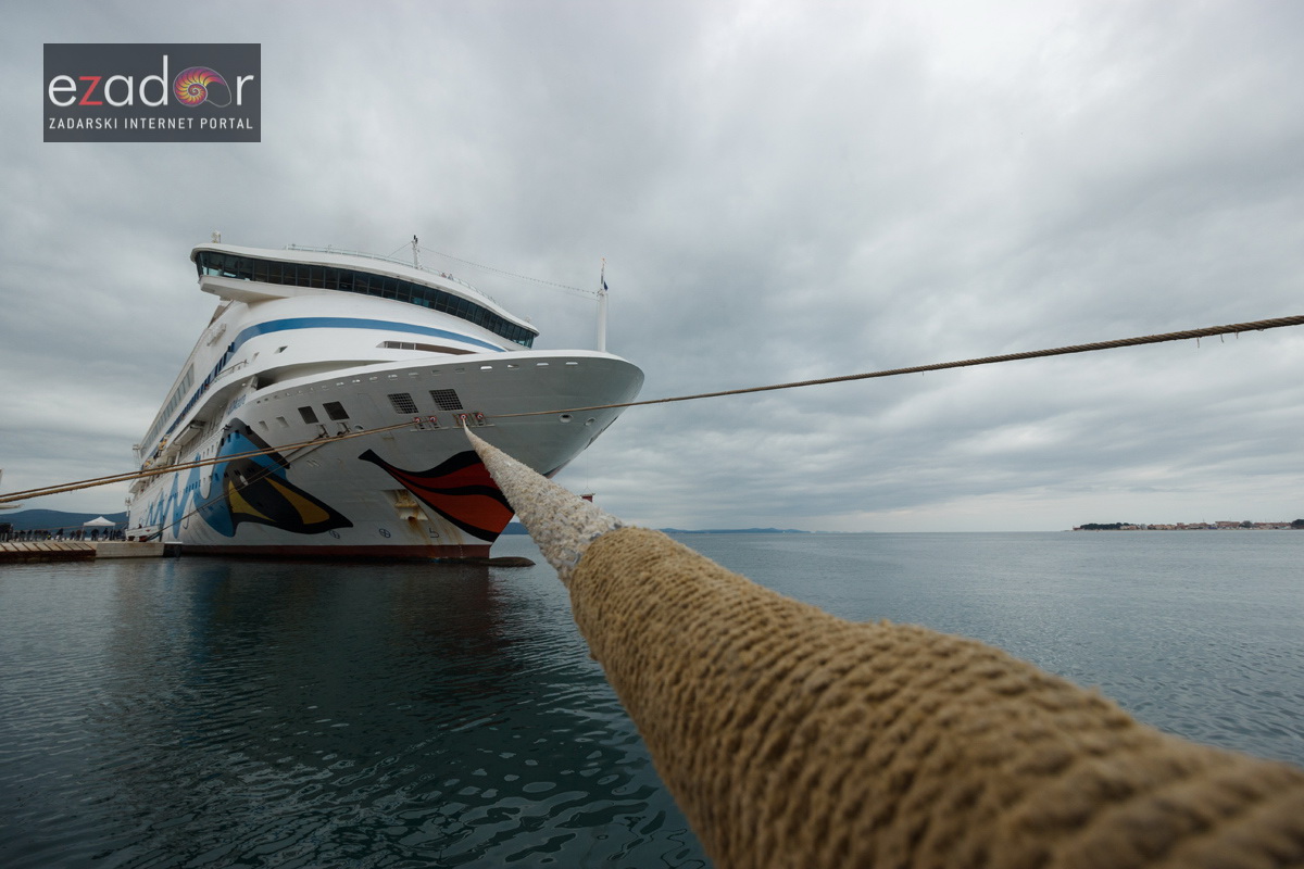 Đir po gradu, utorak 20. ožujka 2018. Kruzer Aida Aura