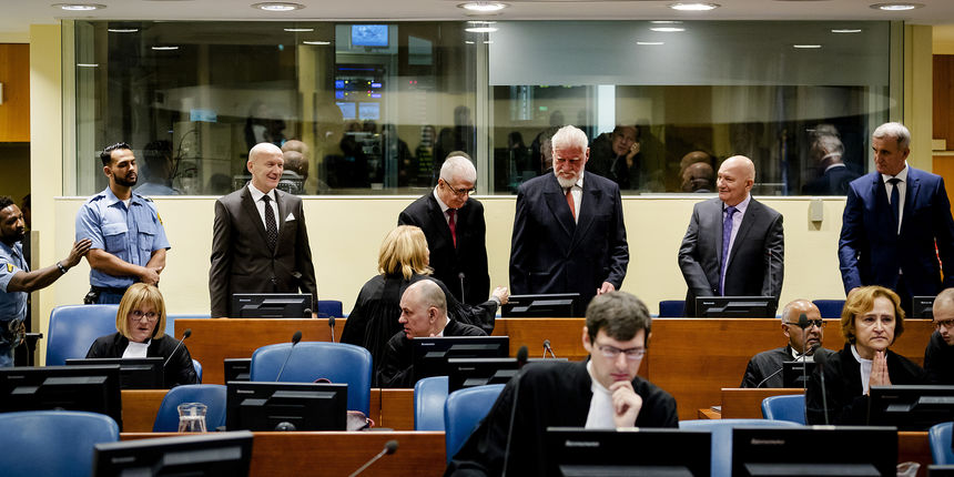 Smrknutih lica i zabrinuti: ‘šestorka’ iz BiH prati izricanje presude