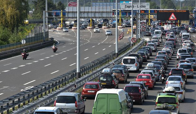 Gužva na naplatnoj postaji Lučko zbog masovnog odlaska turista na Jadransku obalu