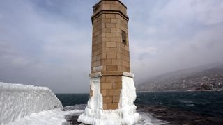 Zaleđeno more i čudesne ledene skulpture na senjskoj rivi