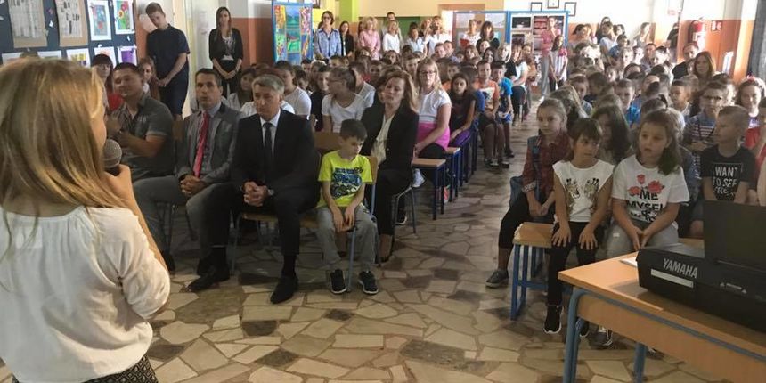 Župan Božidar Longin posjetio OŠ Vladimira Nazora u Škabrnji Župan Božidar Longin posjetio OŠ Vladimira Nazora u Škabrnji