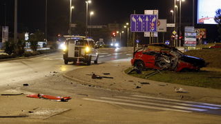 Zadar, 140311.
U Zagrebackoj ulici na Bulevaru u Zadru veceras se dogodila teska prometna nesreca. Ocevid je u tijeku tako da pojedinosti o nesreci i putnicima nisu poznate.
Foto: Jure Miskovic / CROPIX