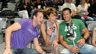 Zadar, 070510
U sklopu velike Gibonnijeve turneje Toleranca tour 2010, odrzan je koncert u Zadru u dvorani Kresimira Cosica na Visnjiku. 
Na fotografiji: Blanka Vlasic sa drustvom.
Foto: Andrija Lucic / CROPIX