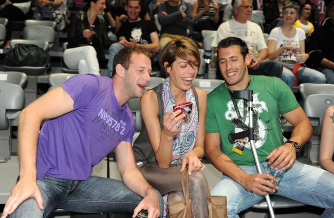 Zadar, 070510
U sklopu velike Gibonnijeve turneje Toleranca tour 2010, odrzan je koncert u Zadru u dvorani Kresimira Cosica na Visnjiku. 
Na fotografiji: Blanka Vlasic sa drustvom.
Foto: Andrija Lucic / CROPIX