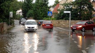 Otok Vir gotovo je potopljen uslijed jakog kišnog i grmljavinskog nevremena koje traje već drugi dan, Photo: Damir Špehar/PIXSELL Otok Vir gotovo je potopljen uslijed jakog kišnog i grmljavinskog nevremena koje traje već drugi dan, Photo: Damir Špehar/PIXSELL